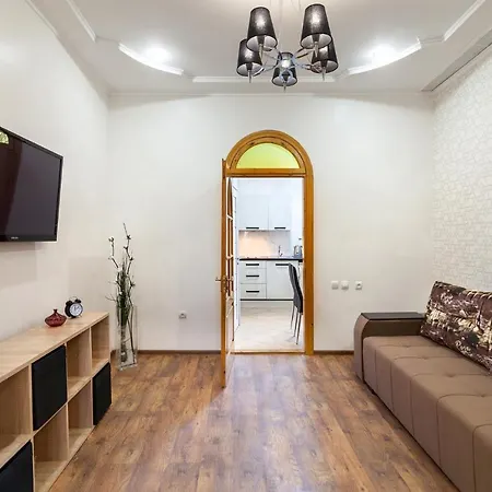 Leogrand Panteleimona Kulisha 27 *